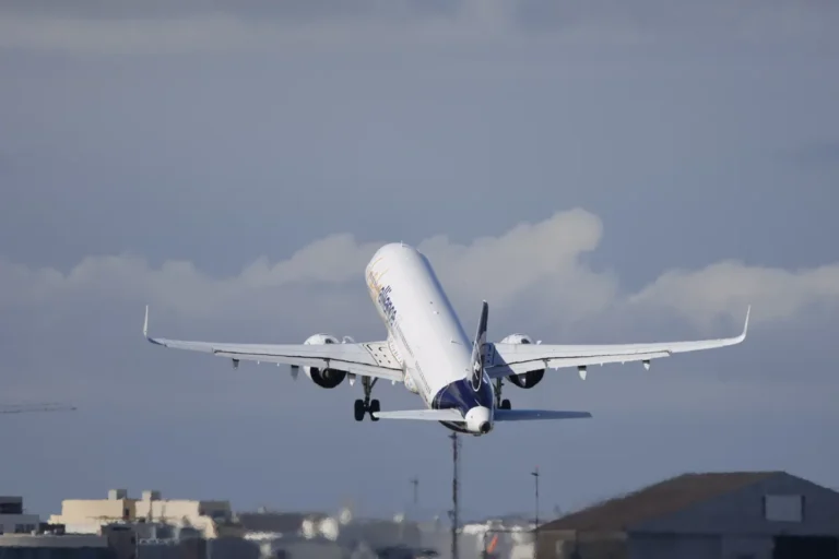 Nats air traffic control failure grounds flights across UK and Ireland Nats air traffic control failure