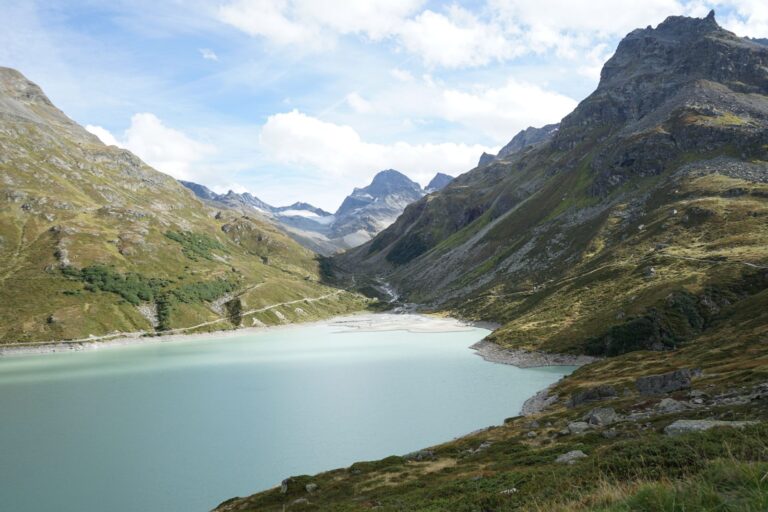 Alpine lake surrounded by mountains, illustrating a lakeside family hotel stay in Austria