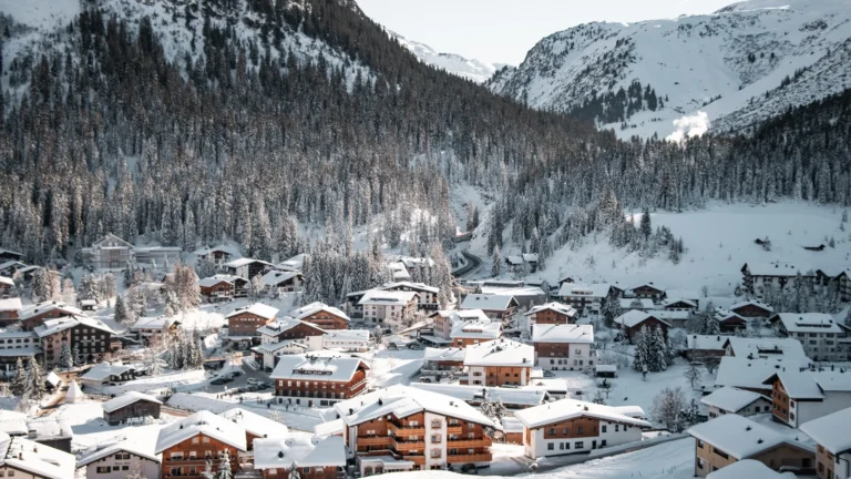 Which Historic Family-Run Luxury Hotel in Lech am Arlberg Is Known for Gourmet Cuisine? Which Historic Family-Run Luxury Hotel in Lech am Arlberg Is Known for Gourmet Cuisine?